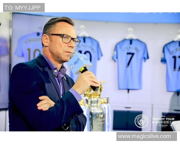 南美足球明星齐聚一堂合影留念展现激情与友谊的瞬间